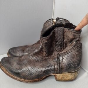 Corral Women's Leather Perforated Distressed Ankle Boots Booties 9 Country A18